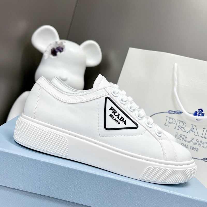 Pra*a casual shoes